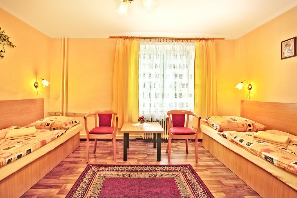 Sd Nemcovej 1 Hostel Košice Buitenkant foto